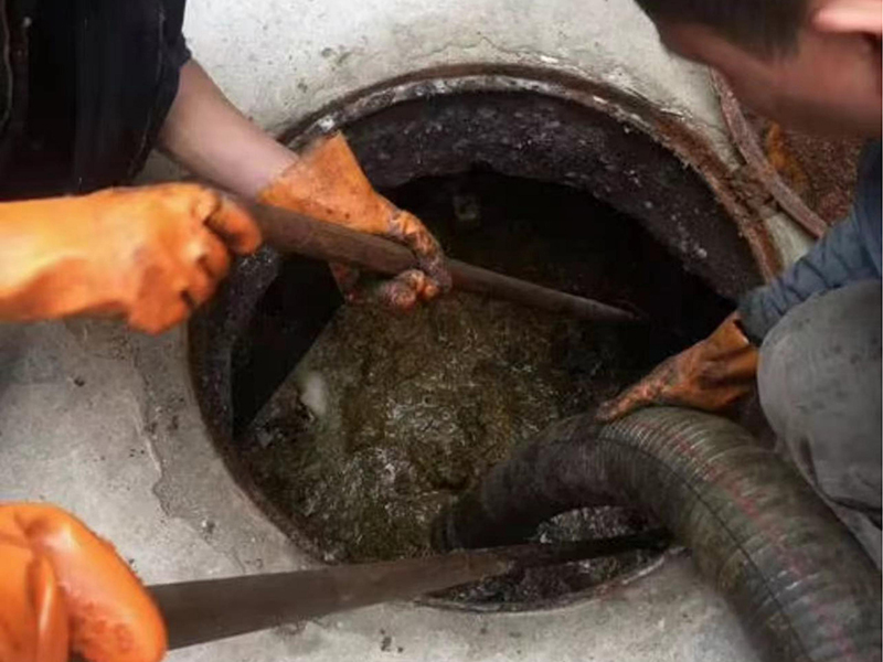 措美清理化粪池时如何避免沼气的危害?